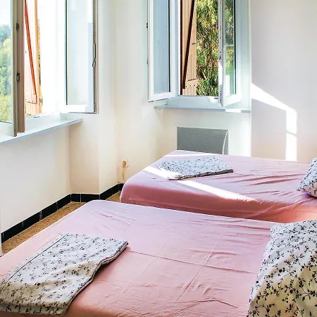 Appartement Three-bedroom In Carcopino